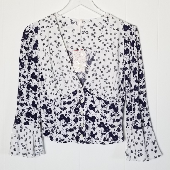 Free People Tops - FREE PEOPLE Lady Bohemian Blouse White Blue Sz.M